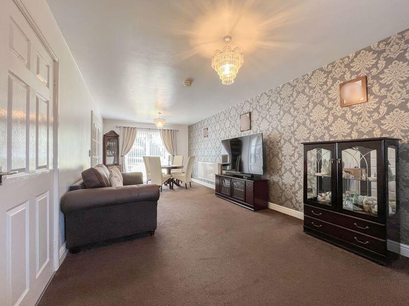 LIVING ROOM/DINER