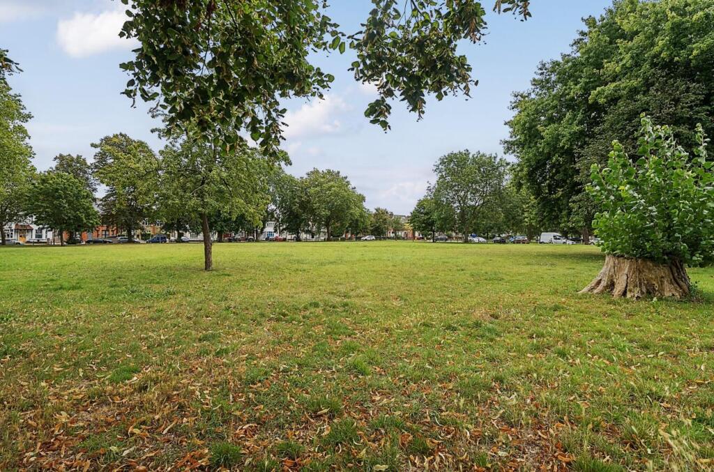 Woodside Green SE25.jpg