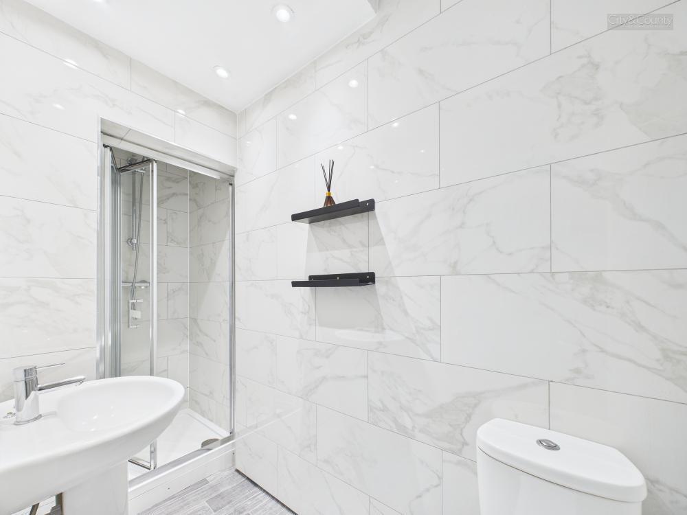 En-Suite To Master Bedroom