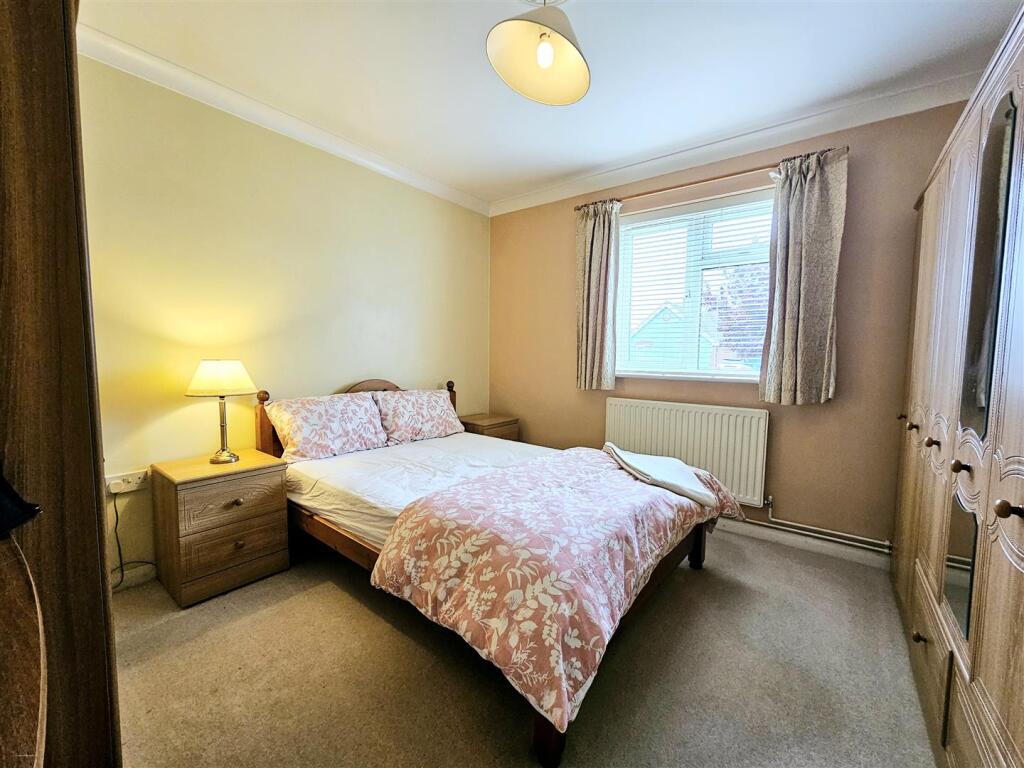 BEDROOM 2