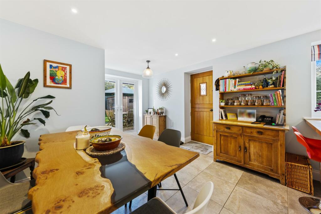 WhiteCottageWeb13.jpg