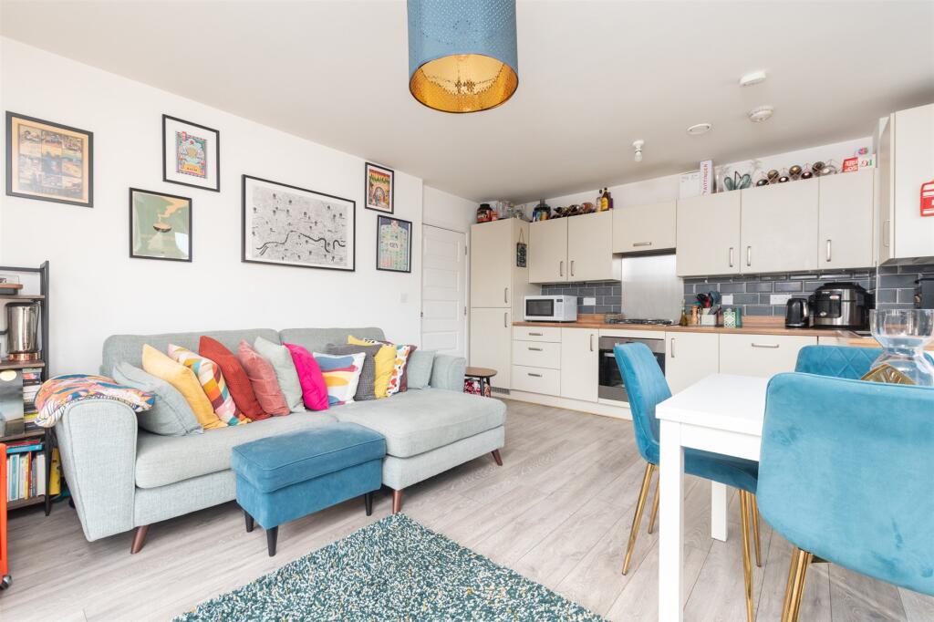 Kitchen / Lounge / Diner