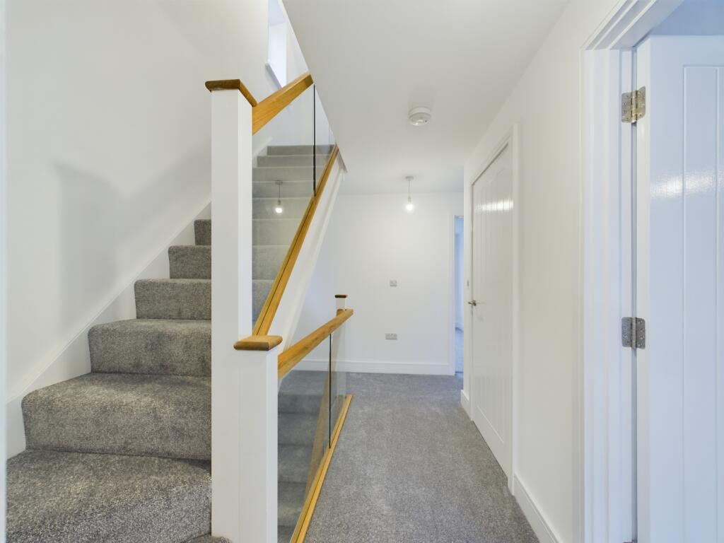 CAM02023G0-PR0118-STILL029