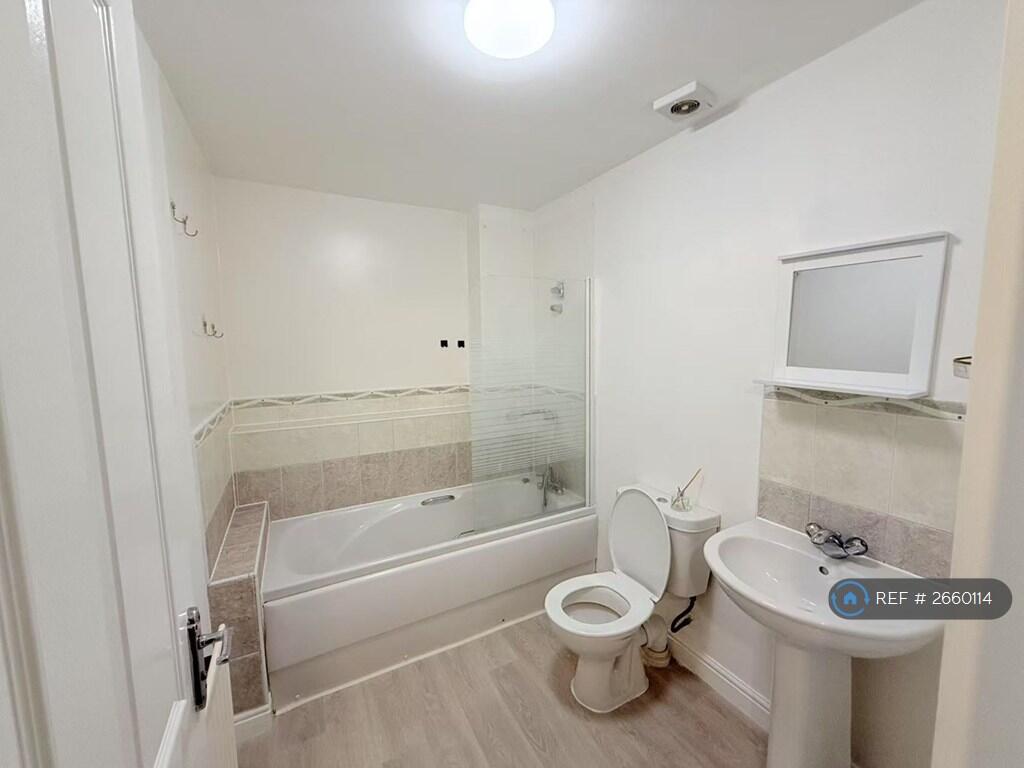 Family Bathroom 