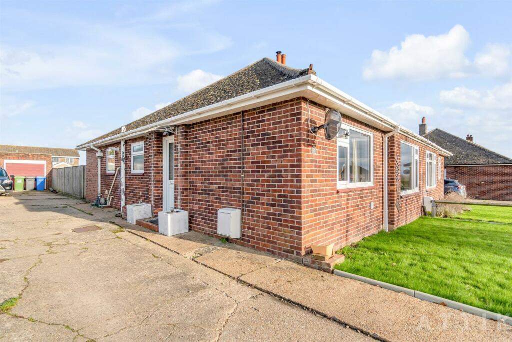 31 Queens Drive, Halesworth IP19 8DN (5).jpg