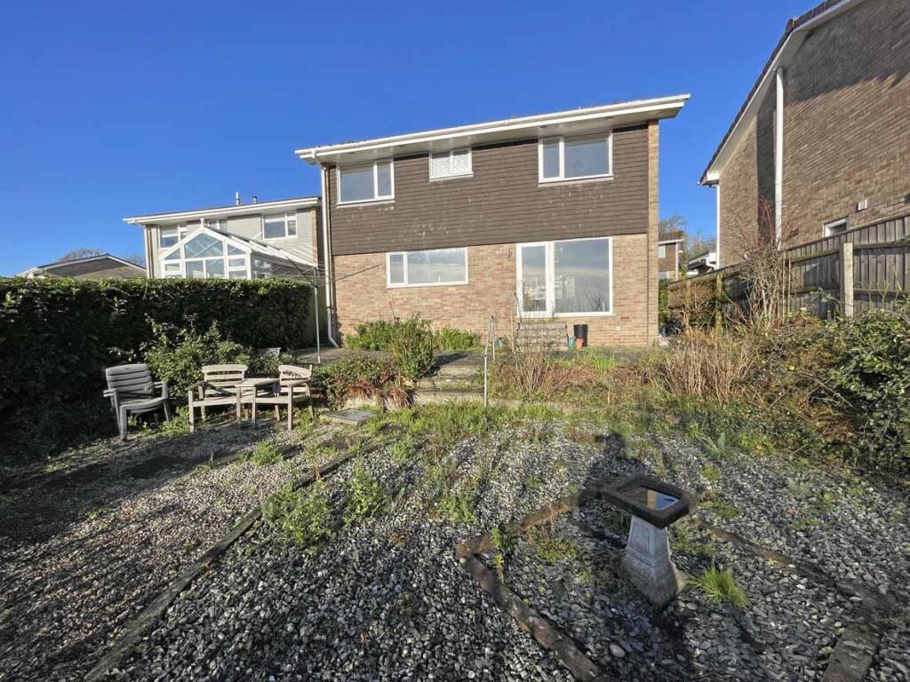 Hopton Close 6 - Rear.jpg