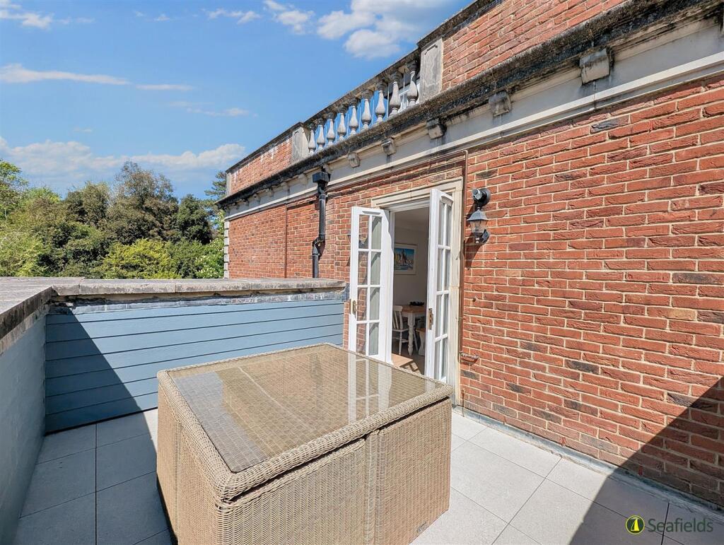Southerly Roof Terrace