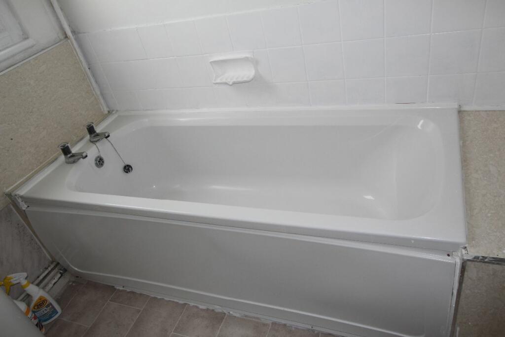 1ST Floor Bathroom.