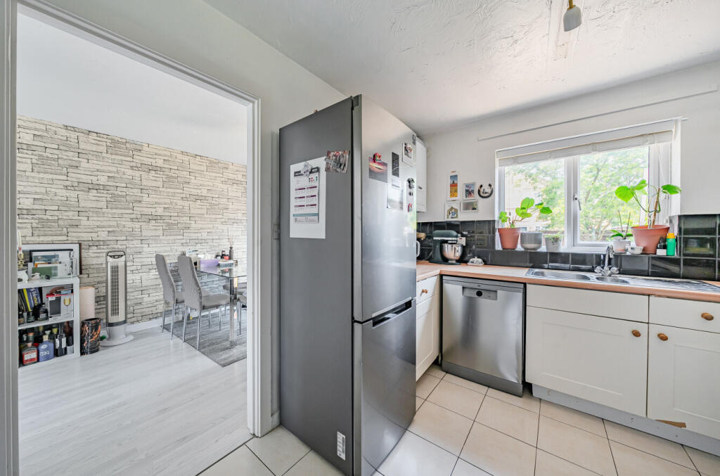 1290360-3-684c8a2...