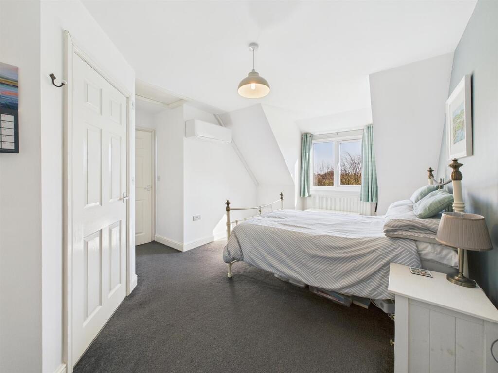 Bedroom: