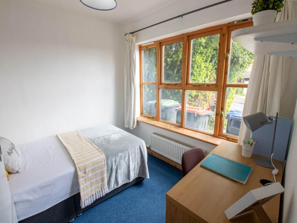 39WC - Bedroom 1