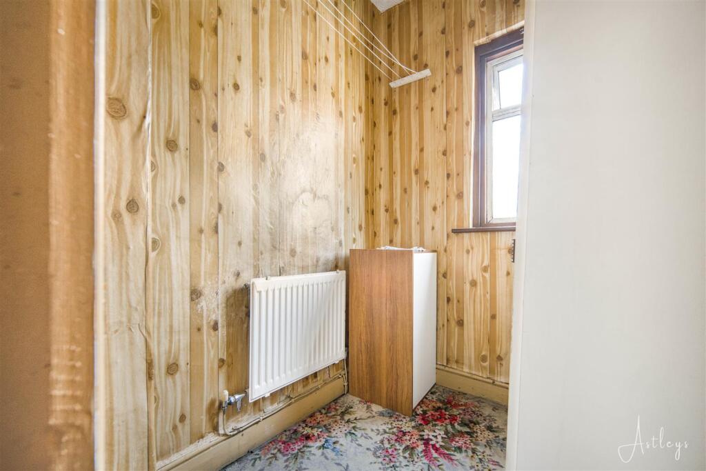 Dressing room/laundry room