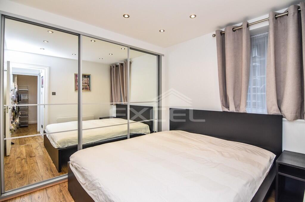 MASTER BEDROOM (1...