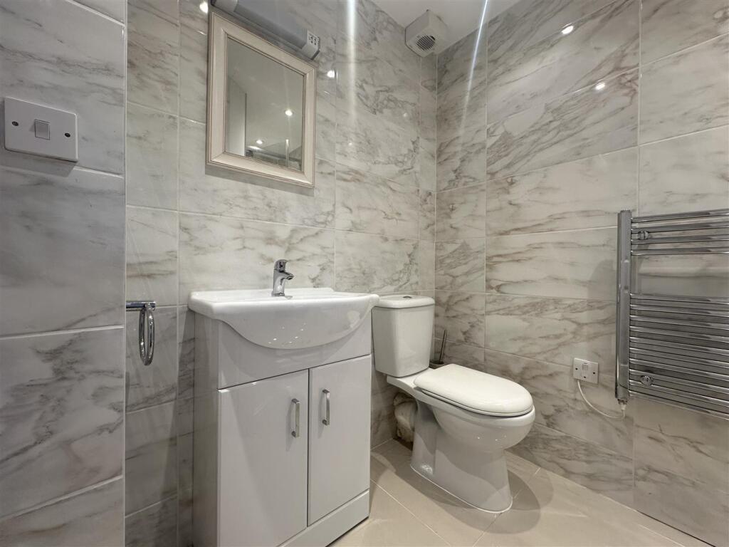 Shower Room.jpg
