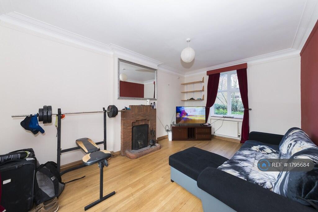 Lounge (From Door)