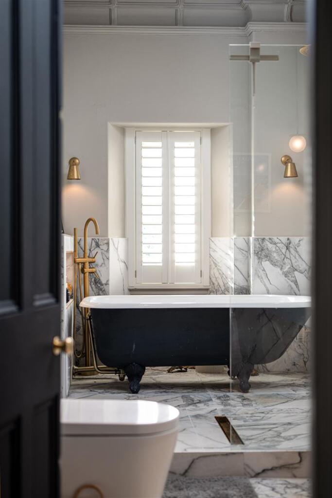Bathroom_3.jpg