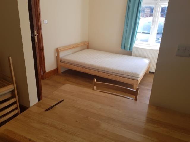 66 goldbeaters bedroom