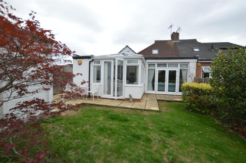 4 Woodlawn Cresc rear.JPG