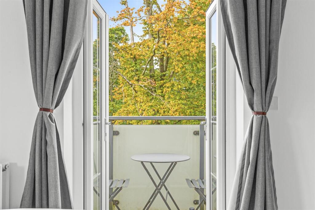 37 Kennedy Avenue, HP11 1BX-5.jpg