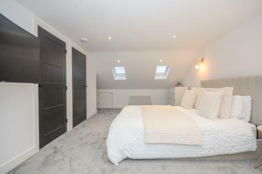 Master bedroom pic 2.jpg