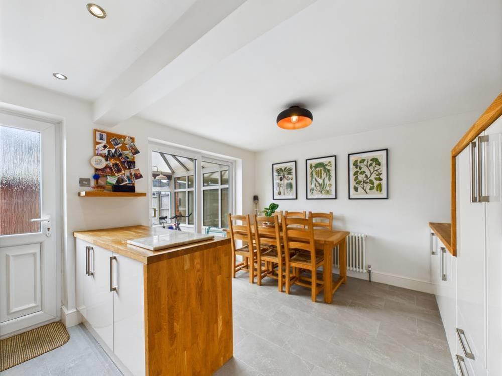 Lrg_CAM05488G0-PR0020-STILL005-thumbnail-h750-70.j