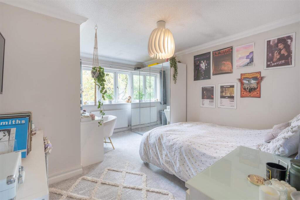 5 Abbots Mere Close-29.jpg