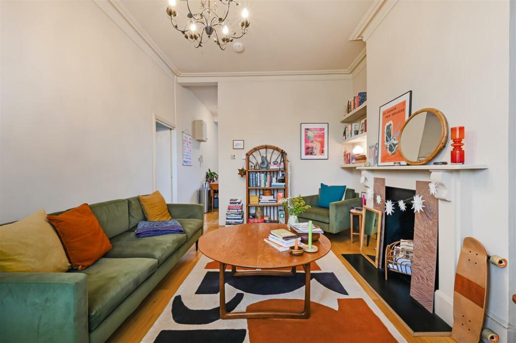BEVERLEY ROAD, 6B-5.jpg