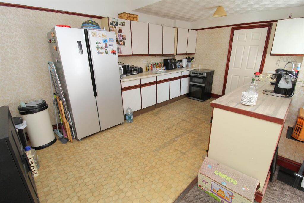 Kitchen1.JPG