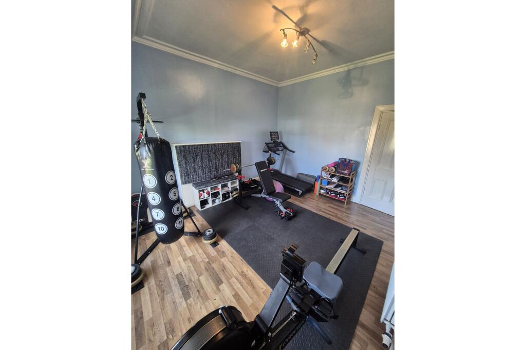 Bedroom 5/Games Room