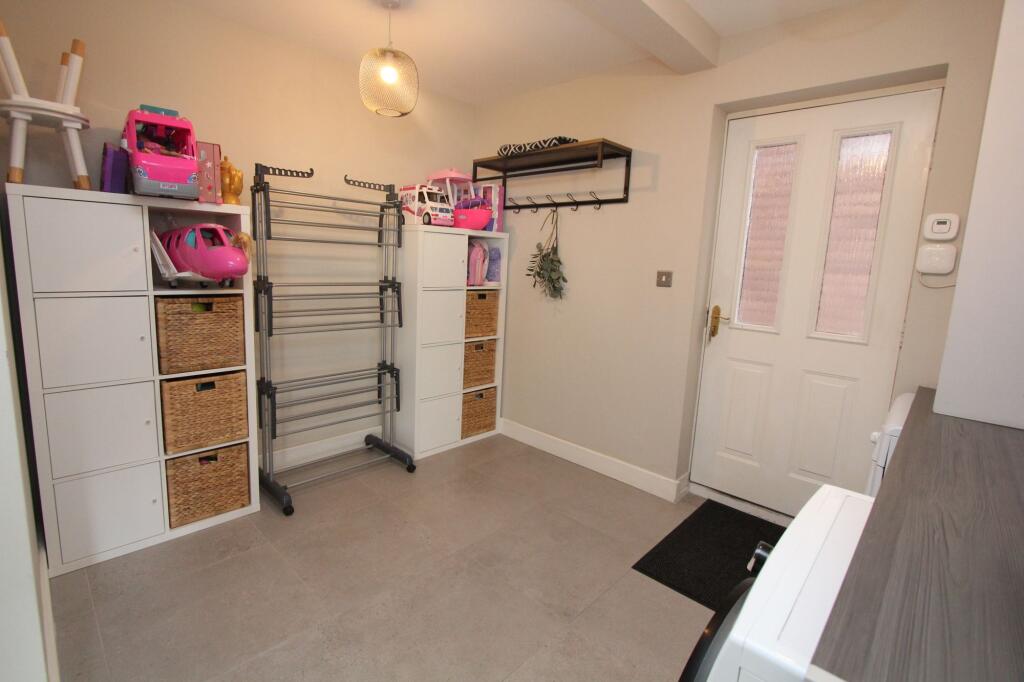 Utility / Breakfasting Area