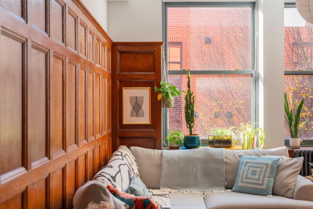 2R0HBR - Living Room B.jpg