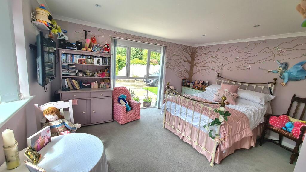 BEDROOM (ANNEXE)