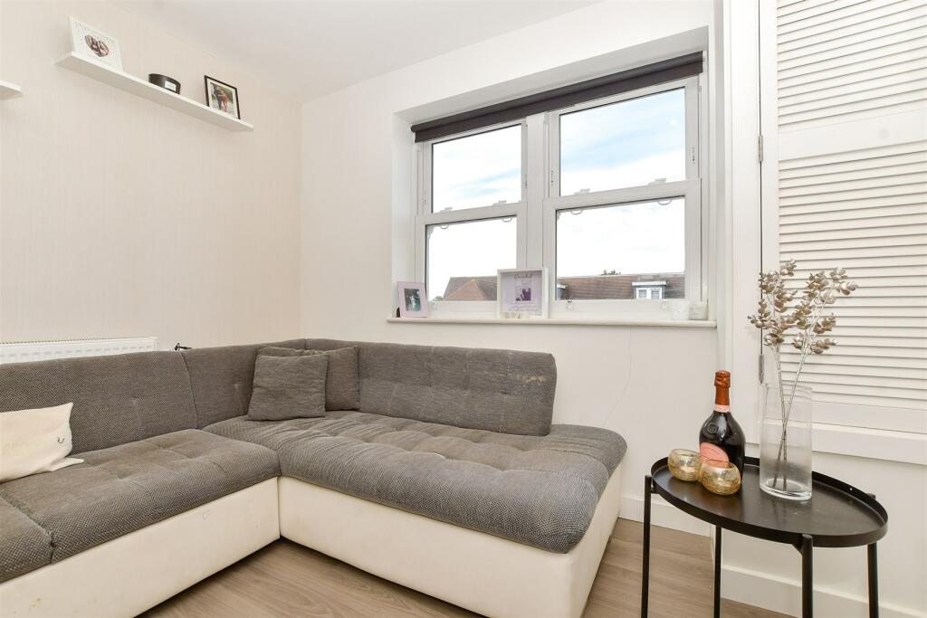 Living Room / Kitchen