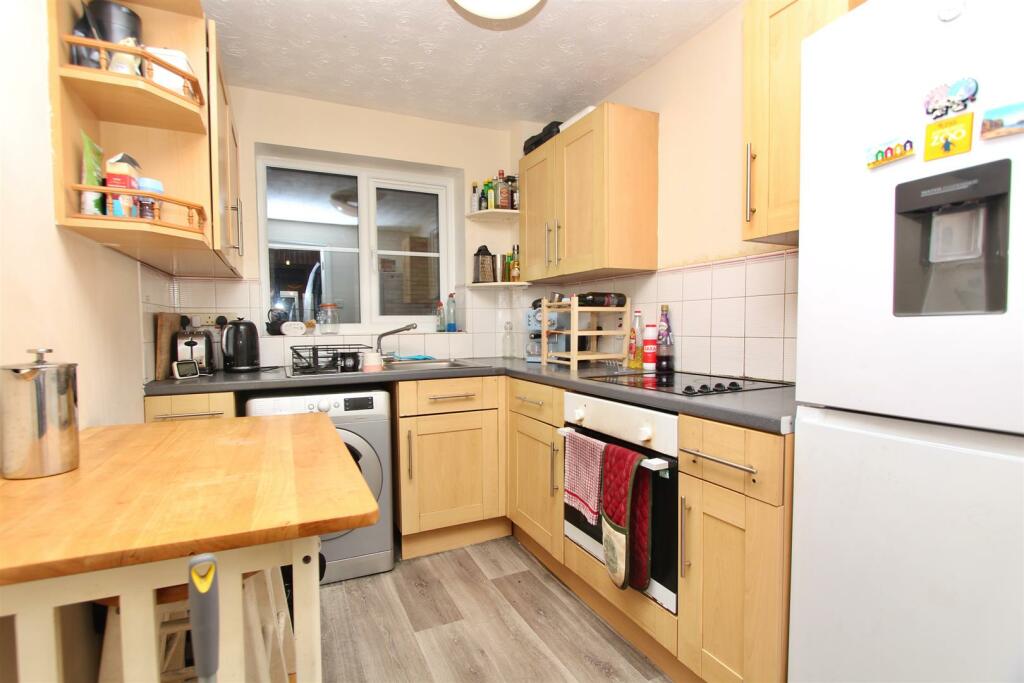 Hallingbury Court, E17