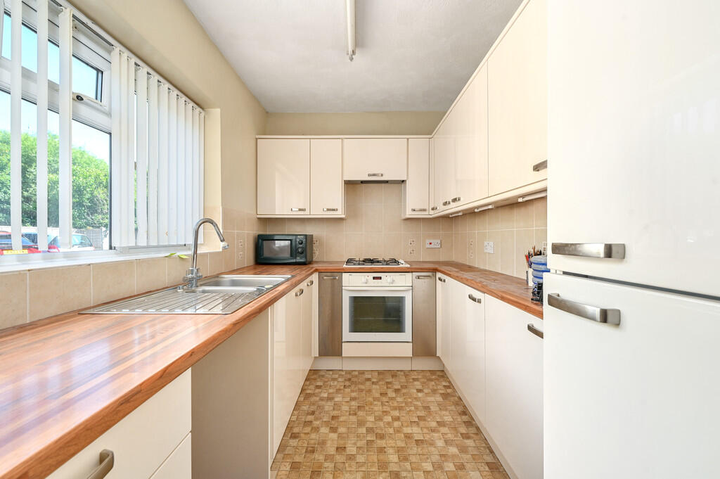 f1-telford-court-...