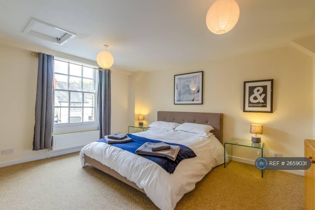 En Suite - Bedroom Three (Shark)