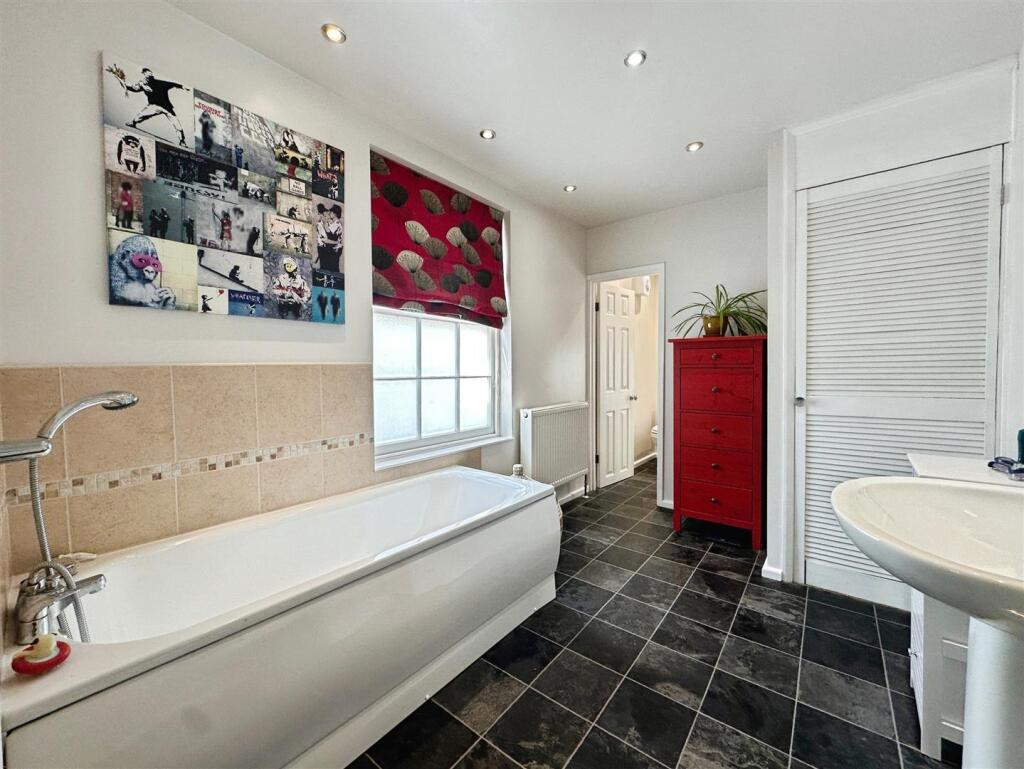 002300fc--417F-87BD-7FB375AC6BCB-16474-0000068A743