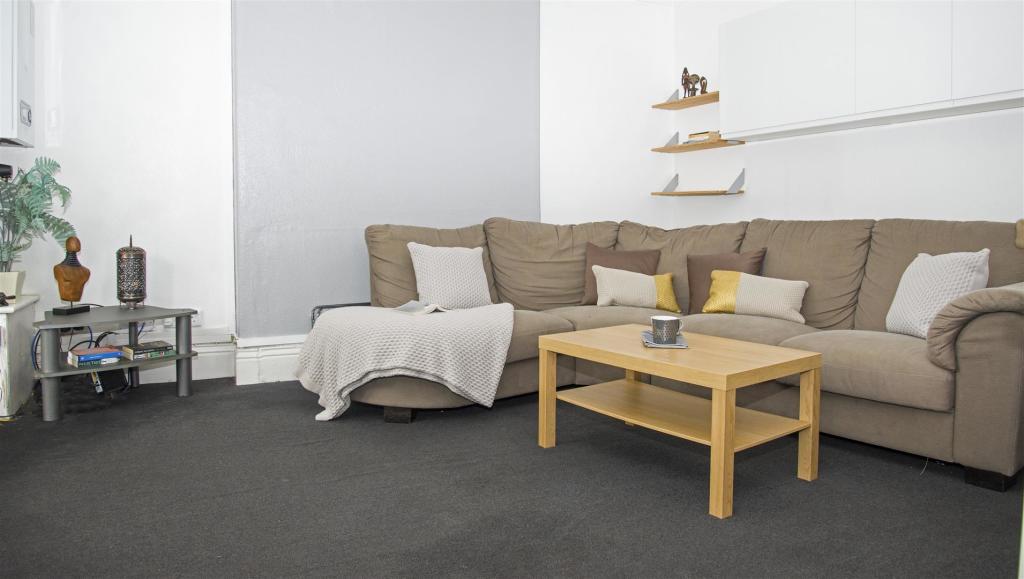 student-4-bed-flat-nightingale-rd-portsmouth (4).J