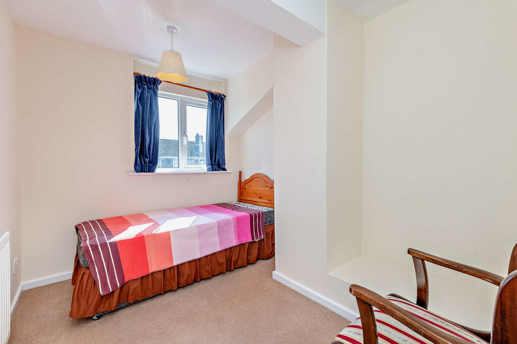 8640619-interior0...