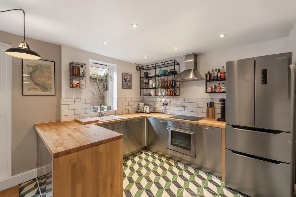 Kitchen (1).jpg