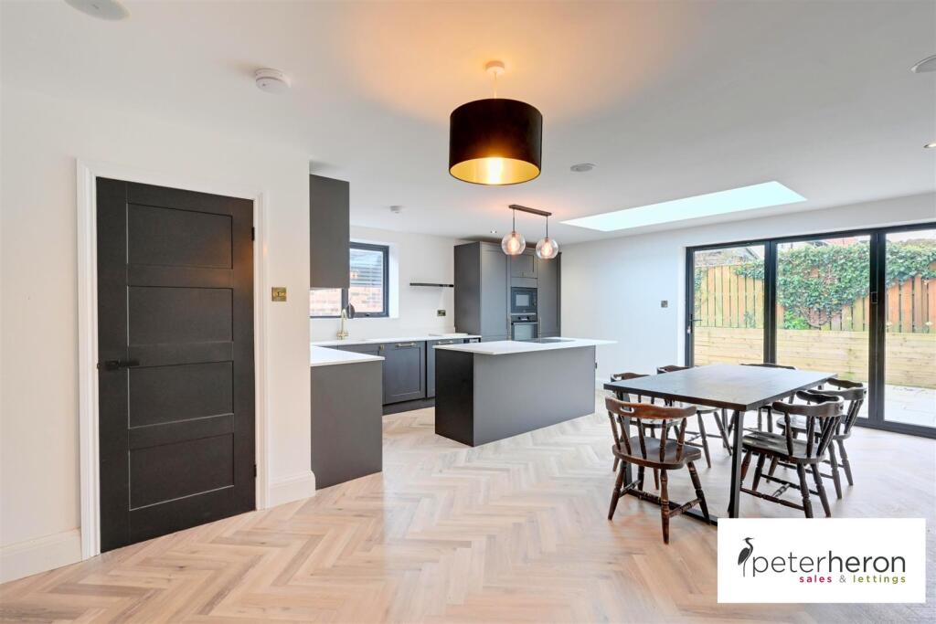 Open Plan Kitchen, Dining And Family Area