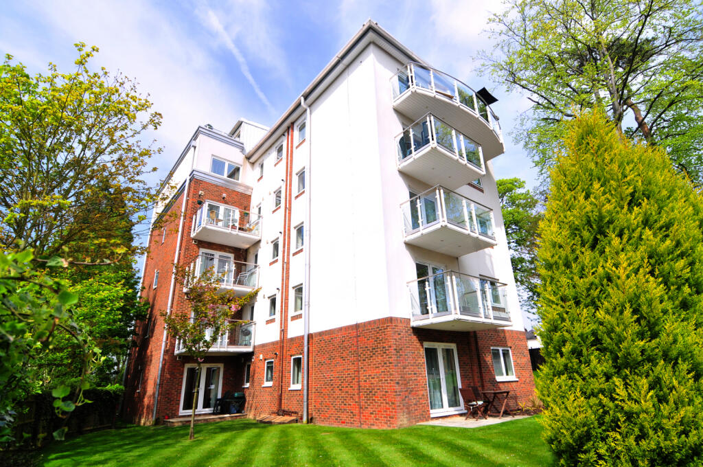 Luxurious large ground floor flat - Premier Worth