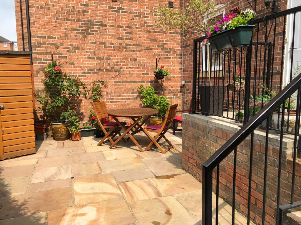 Front Yard IMG_2235 ex-36L.jpg