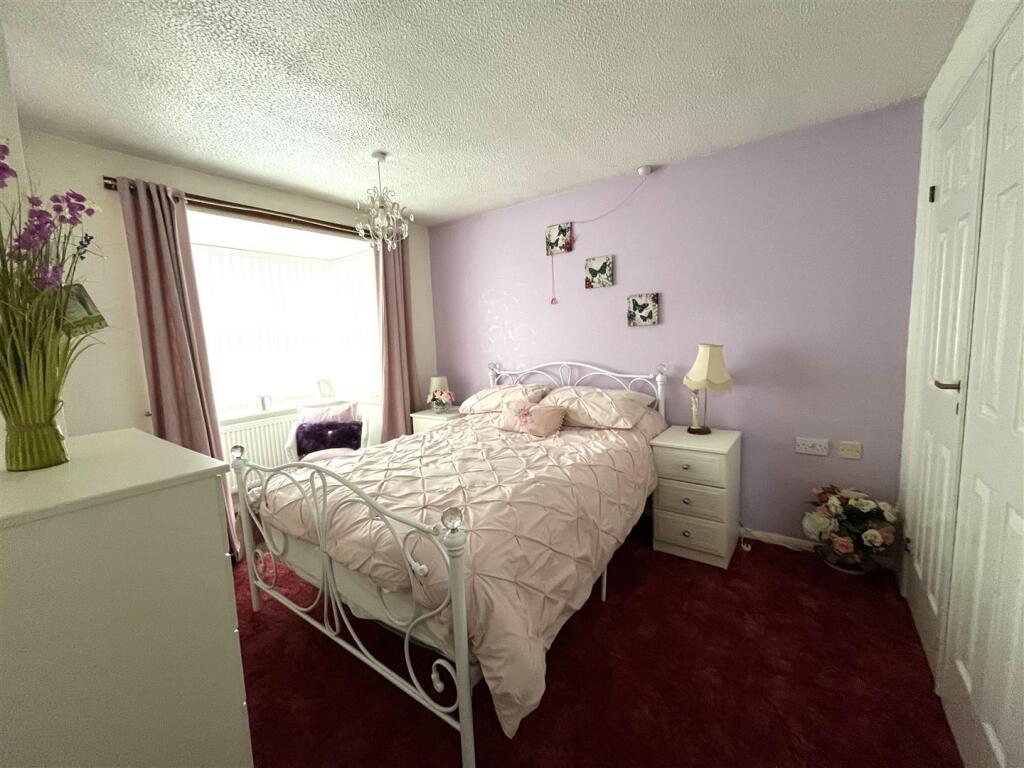 8 the laurels bed 1.jpeg