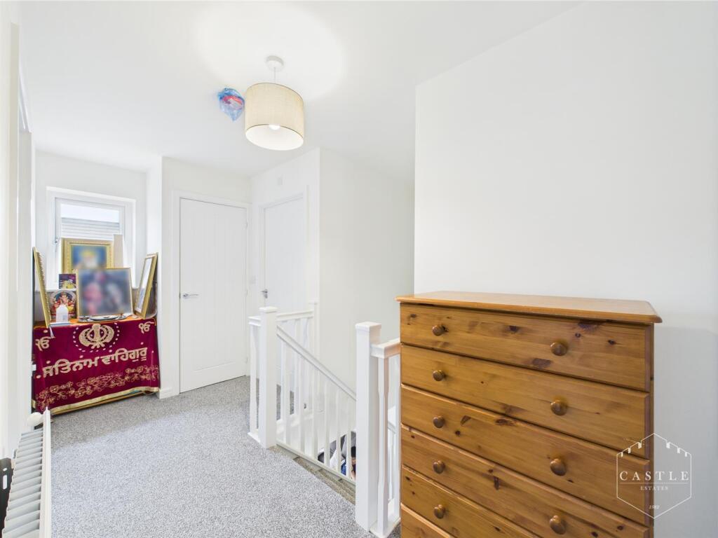 FIRST FLOOR LANDING