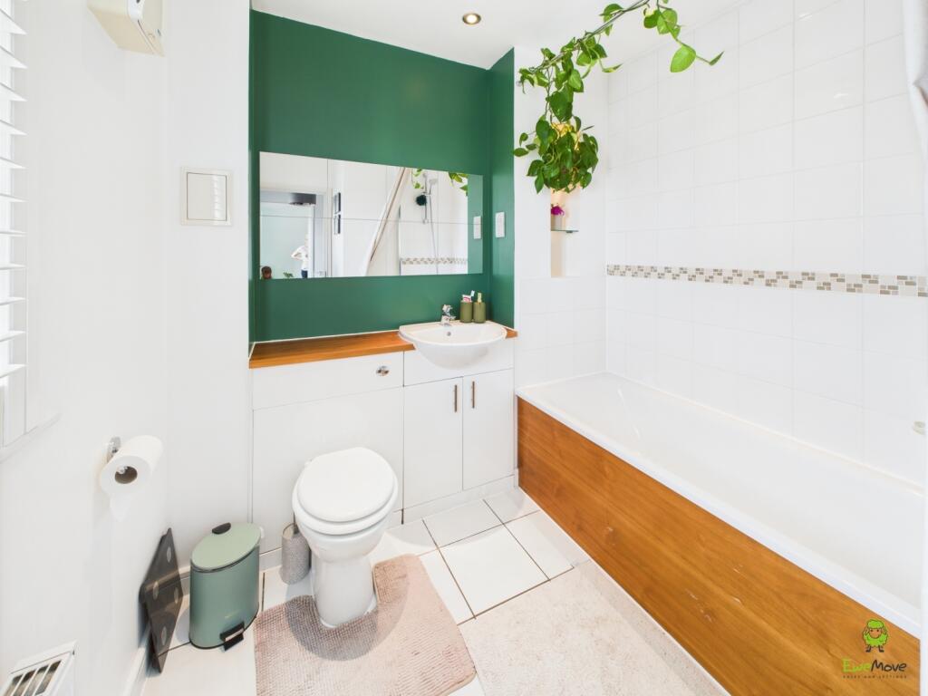 Family Bathroom James Hillier Ewemove Bexley and D