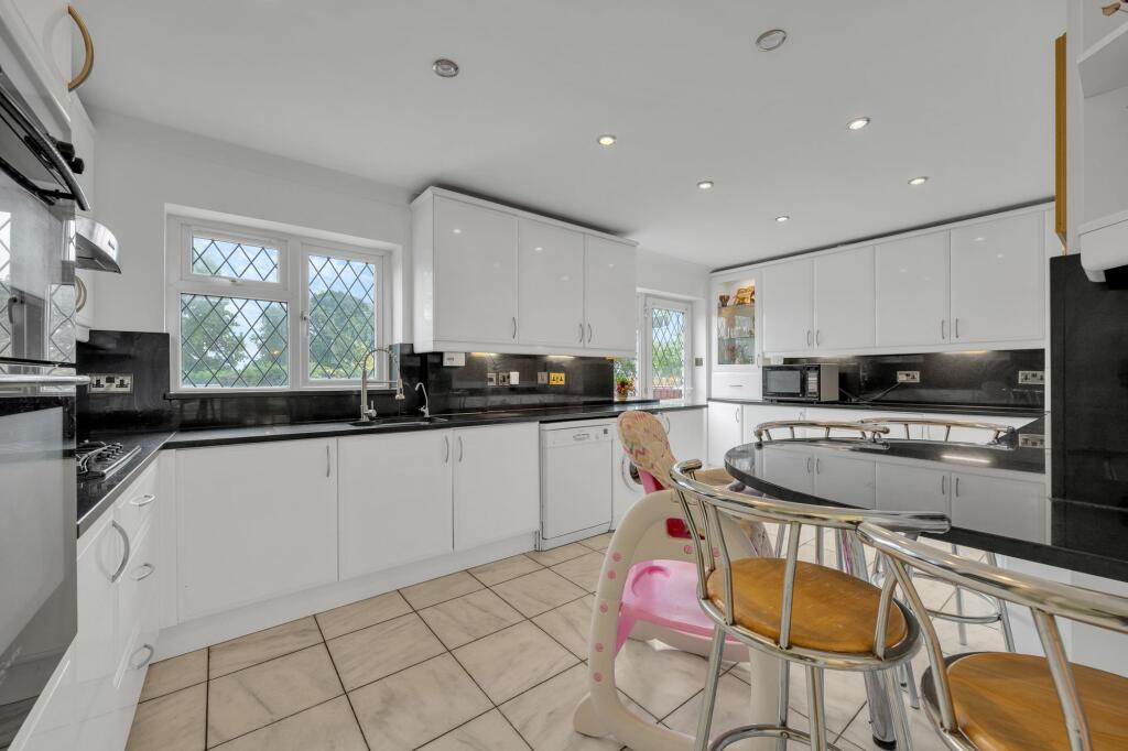 Kitchen / Breakfast Room