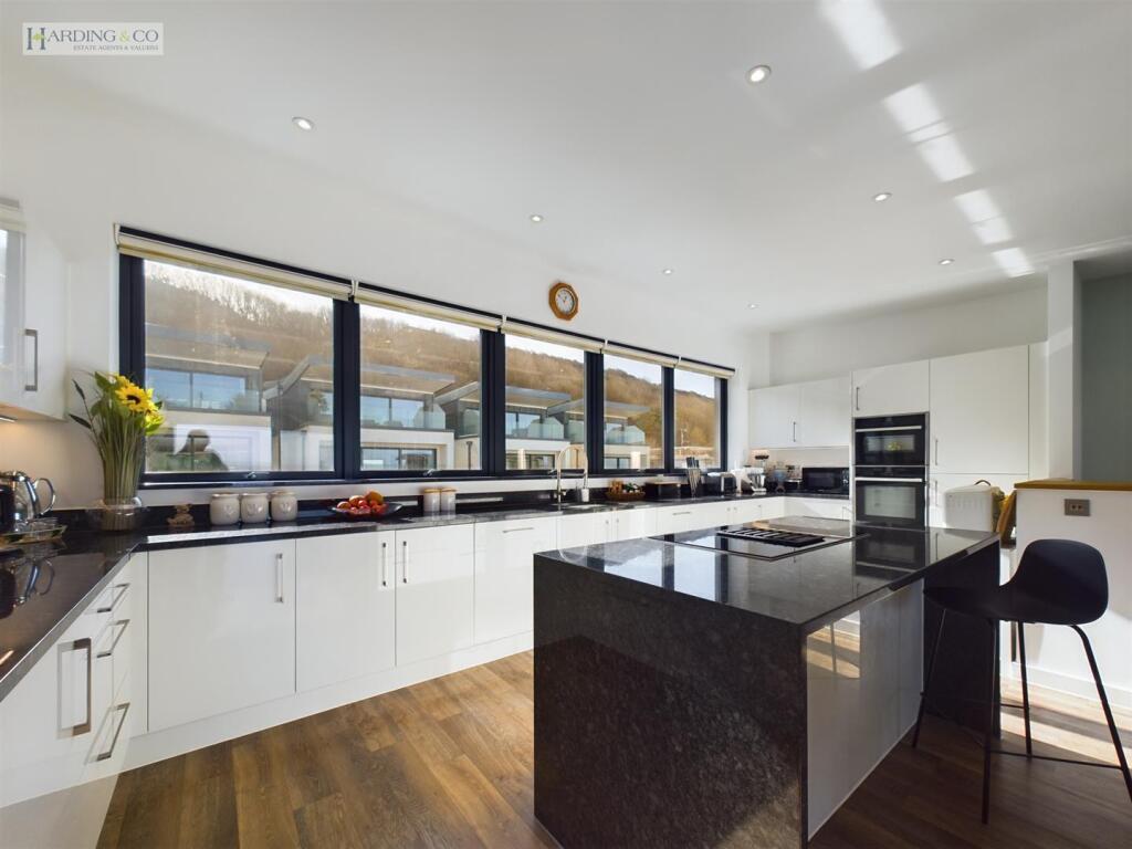 Kitchen .1.jpg