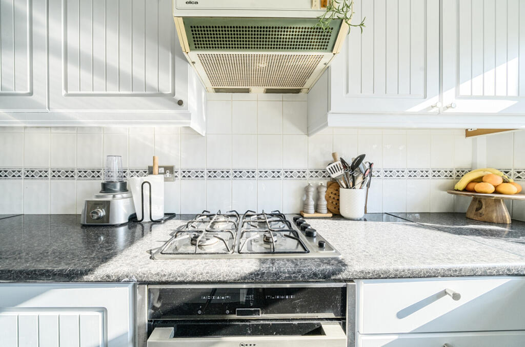 1312595-11-6852fd...