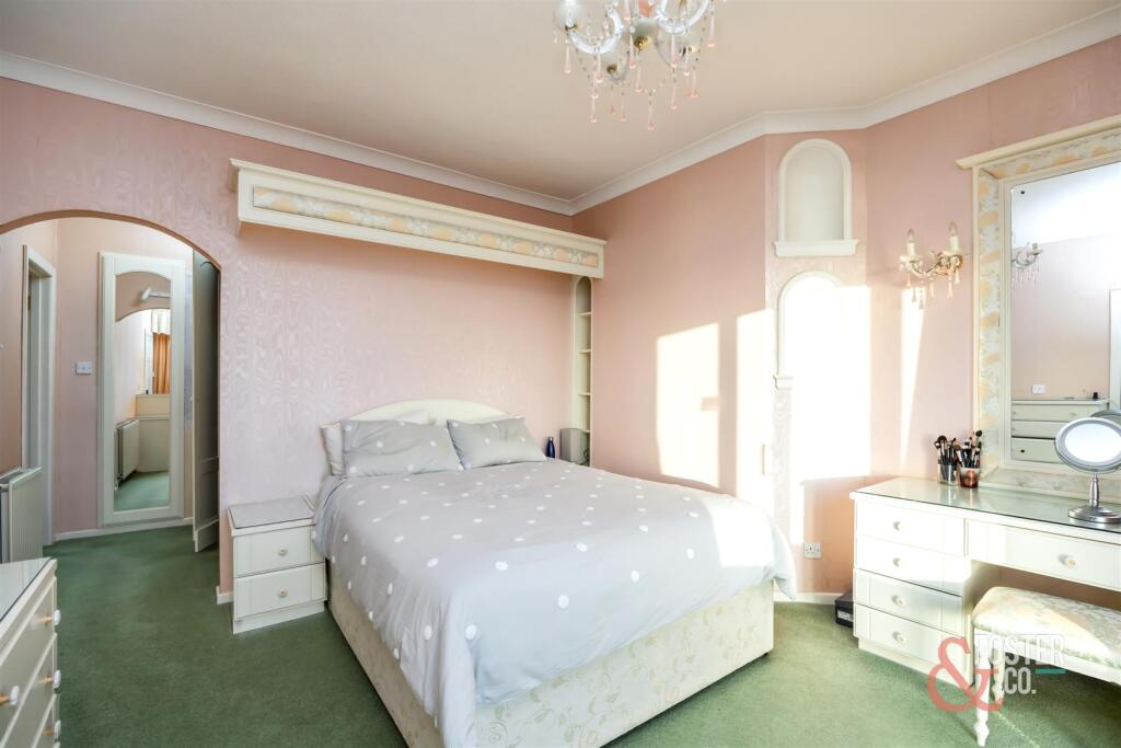 Kings Esplanade_Bath Court_26-008.jpg